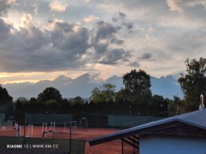 Výhled na Vysoké Tatry od tenisových kurtů