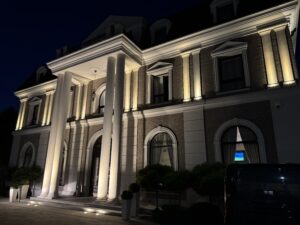 Hotel Mansor v noci