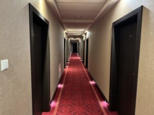 Chodba v hotelu Mansor