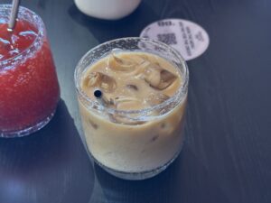 Vynikající ledová káva