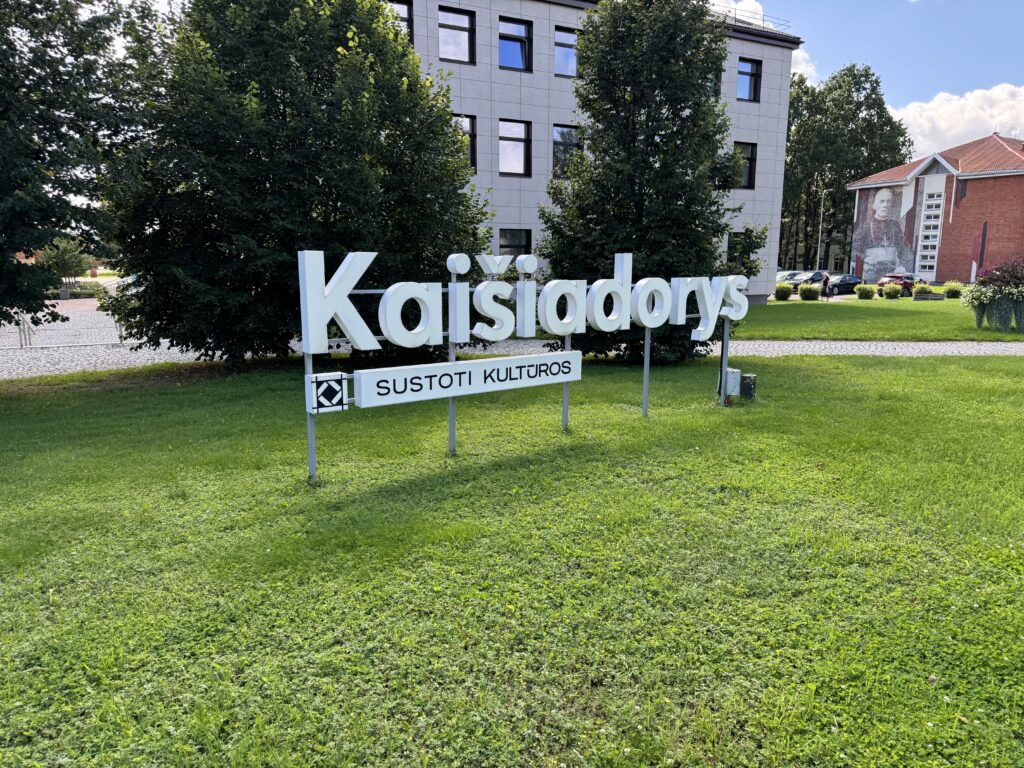 U tohoto nápisu jsme se měli vyfotit