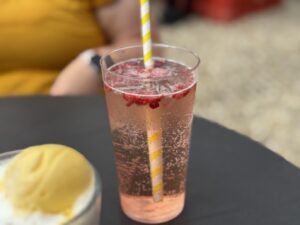 Domácí malinová limonáda