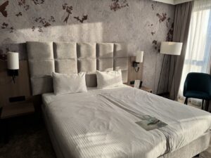 Pohodlná postel v hotelu ve Varšavě