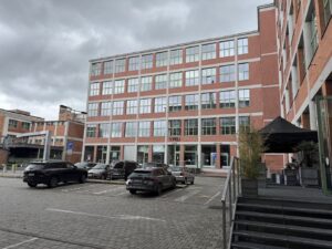 Prostory kolem kavárny Jedním tahem