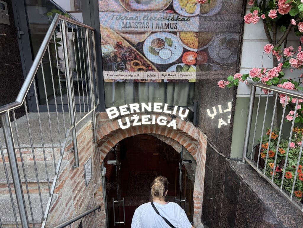 Vchod do Bernelių Užeiga Restaurant