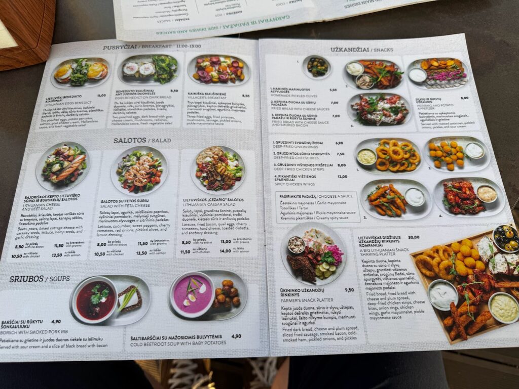 Lákavý jídelní lístek restaurace Katpėdėlė