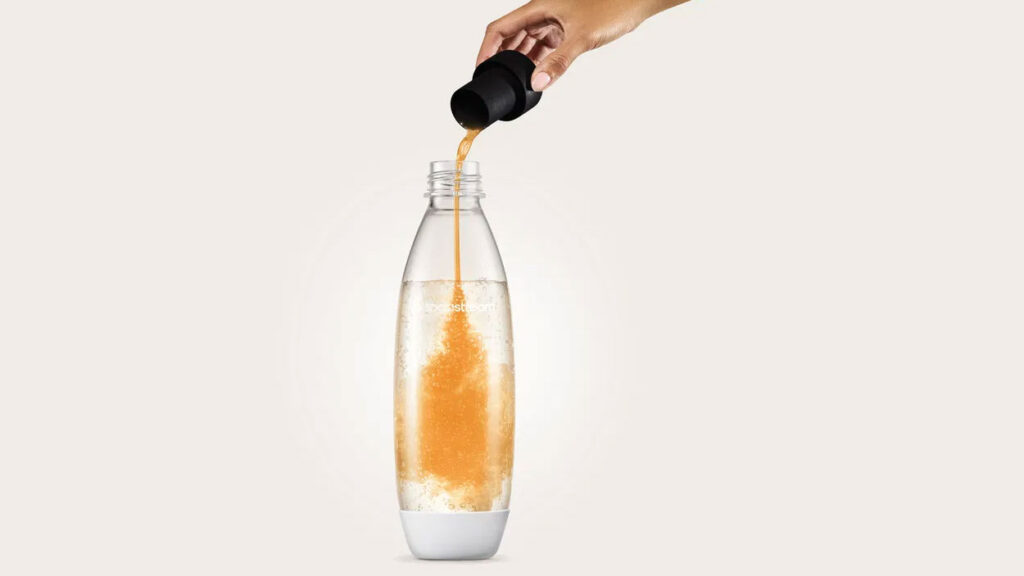 Součástí balení je litrová lahev typu Fuse