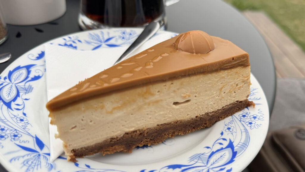 Velmi chutný karamelový cheesecake