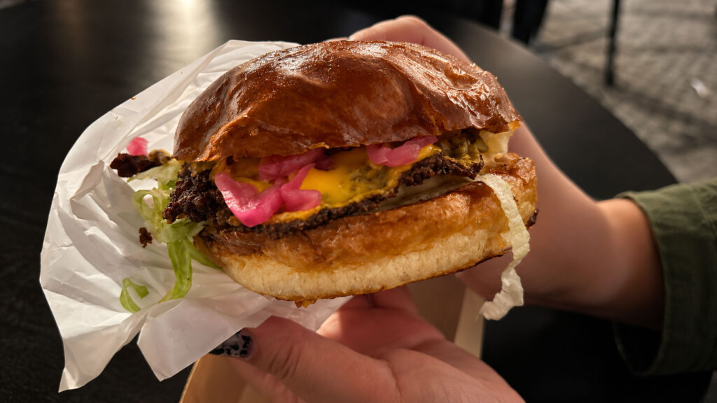 Burger Miss Mango z Fatty Patty