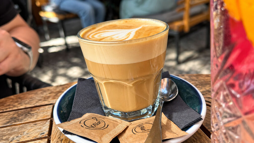 Manželka byla se svým caffè latte vcelku spokojená
